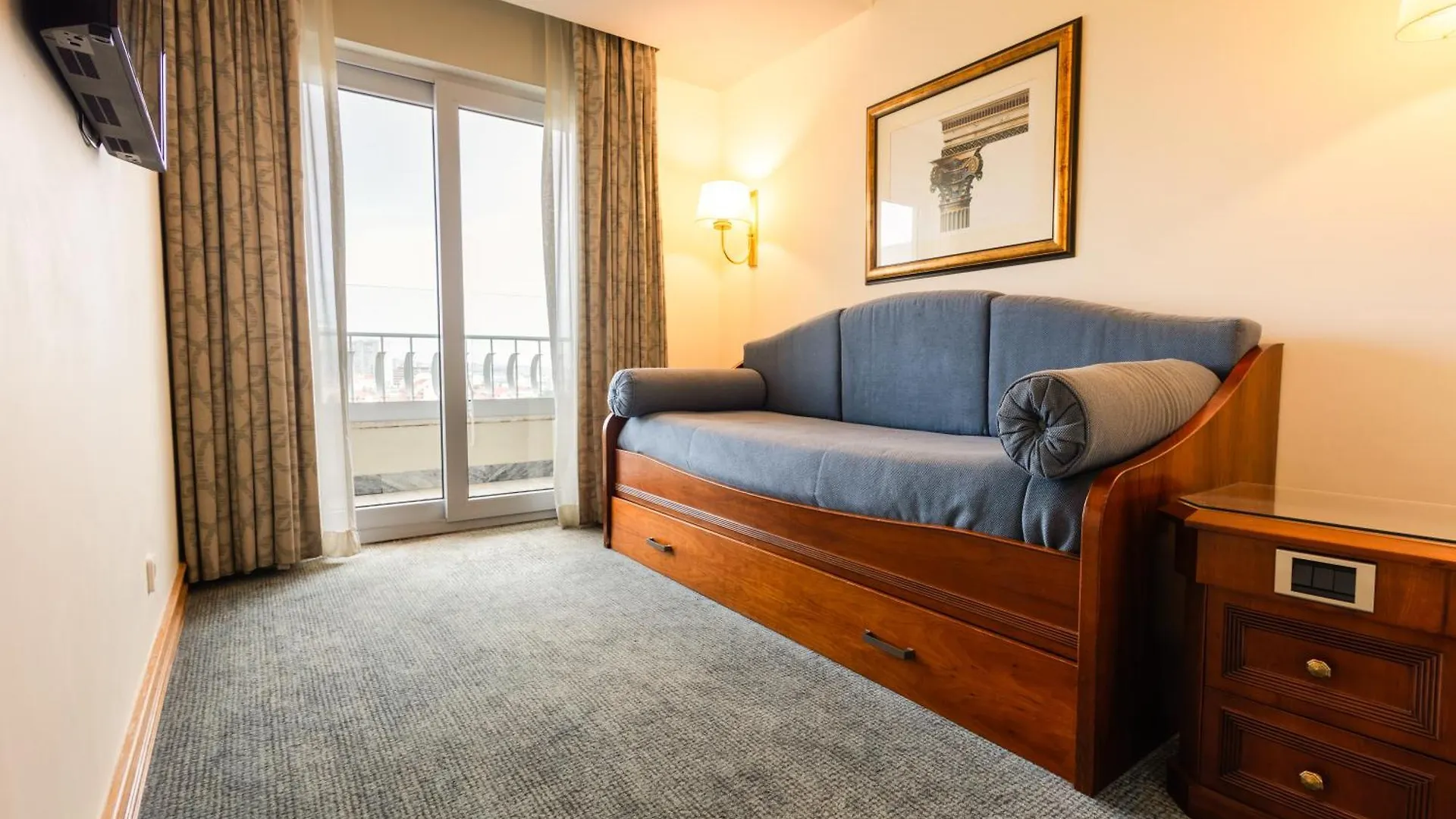 Sana Rex Hotel Лиссабон